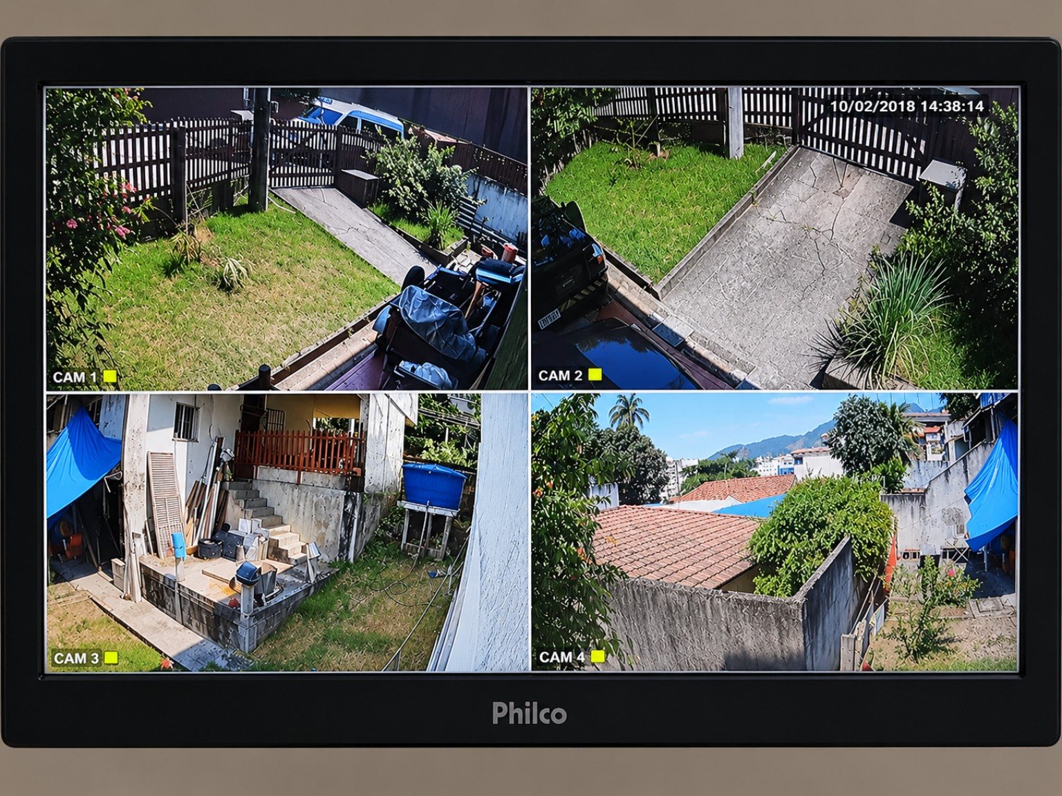Monitoramento residencial com quatro câmeras